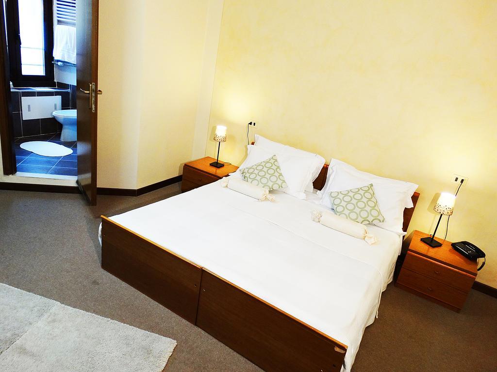 Hotel Milano Изео Екстериор снимка