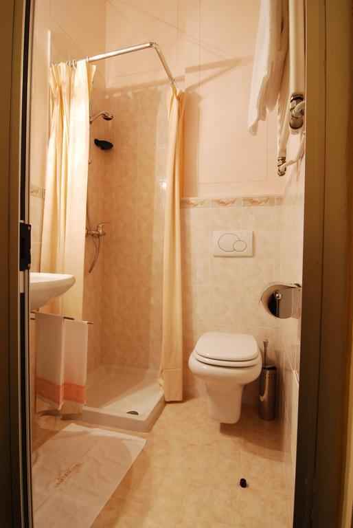 Hotel Milano Изео Екстериор снимка