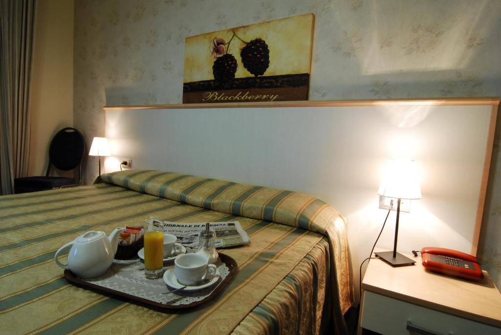 Hotel Milano Изео Стая снимка
