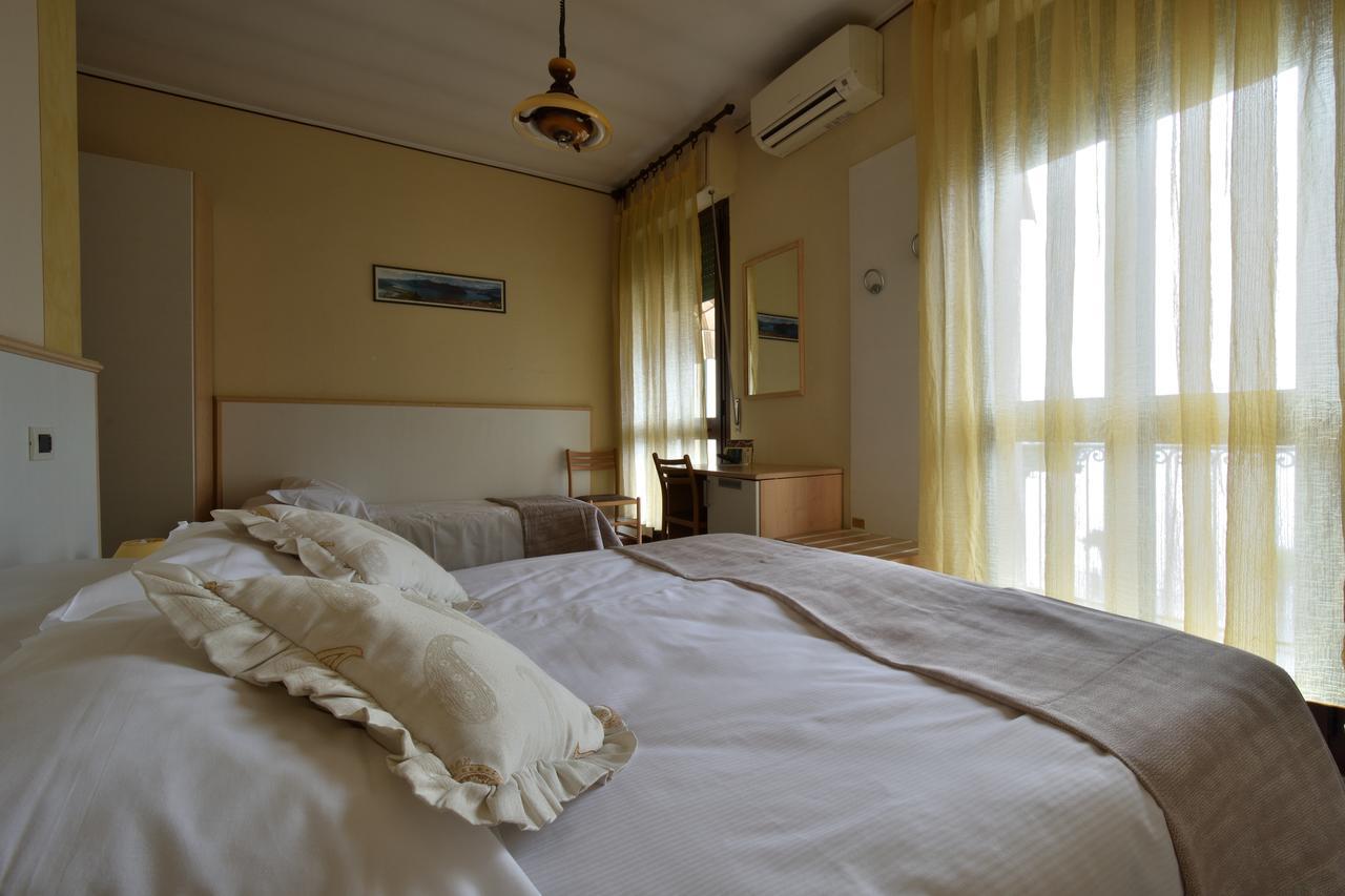 Hotel Milano Изео Екстериор снимка