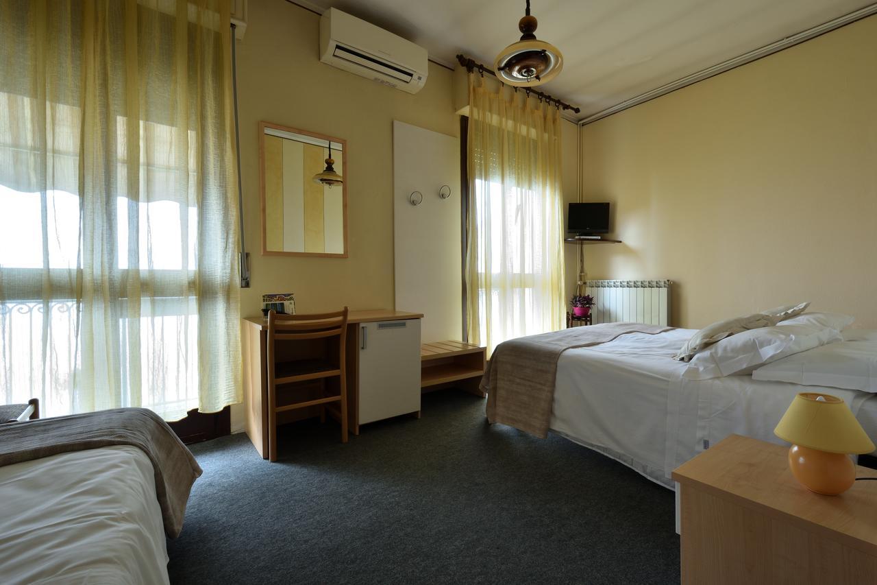 Hotel Milano Изео Екстериор снимка