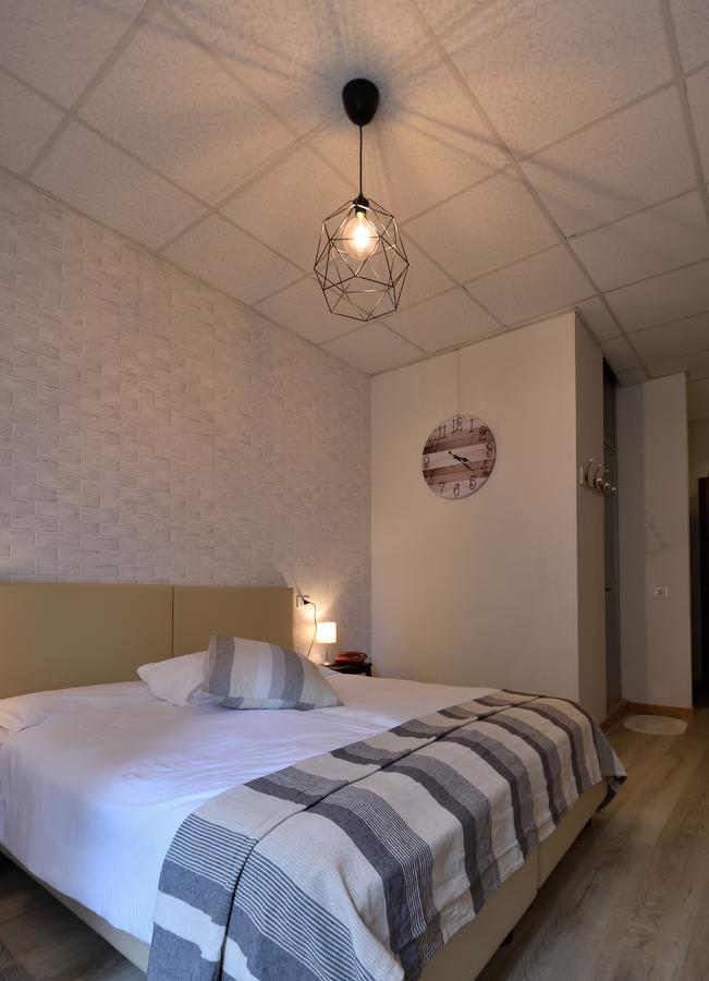 Hotel Milano Изео Екстериор снимка