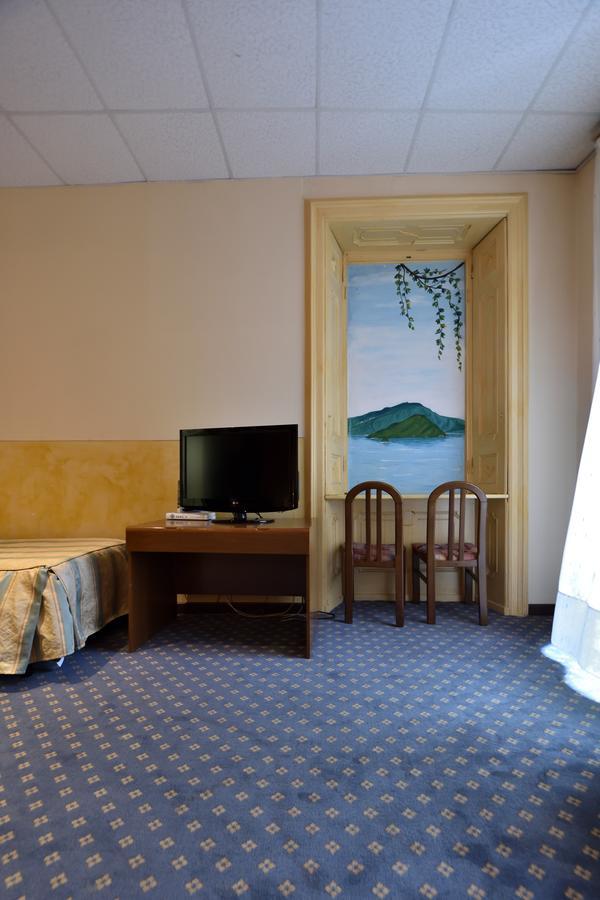 Hotel Milano Изео Екстериор снимка