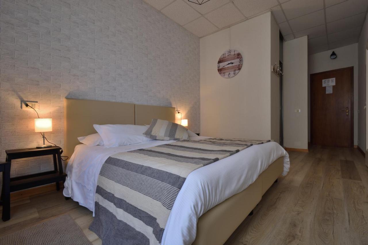 Hotel Milano Изео Екстериор снимка